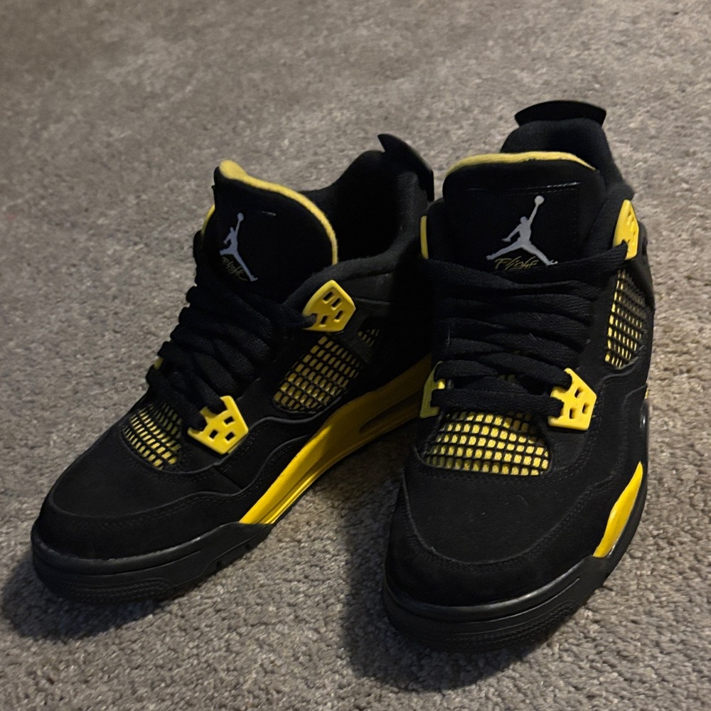 YELLOW AIR JORDAN THUNDERS
